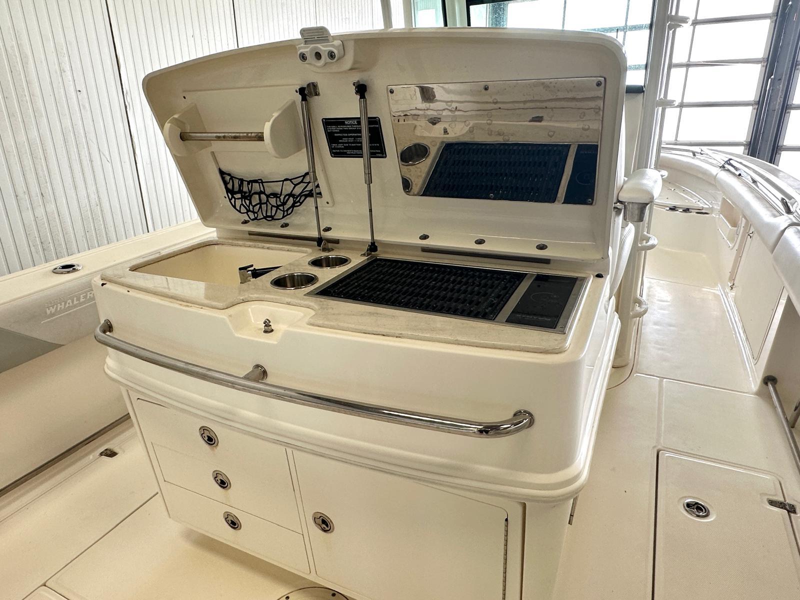 boston whaler 320 outrage