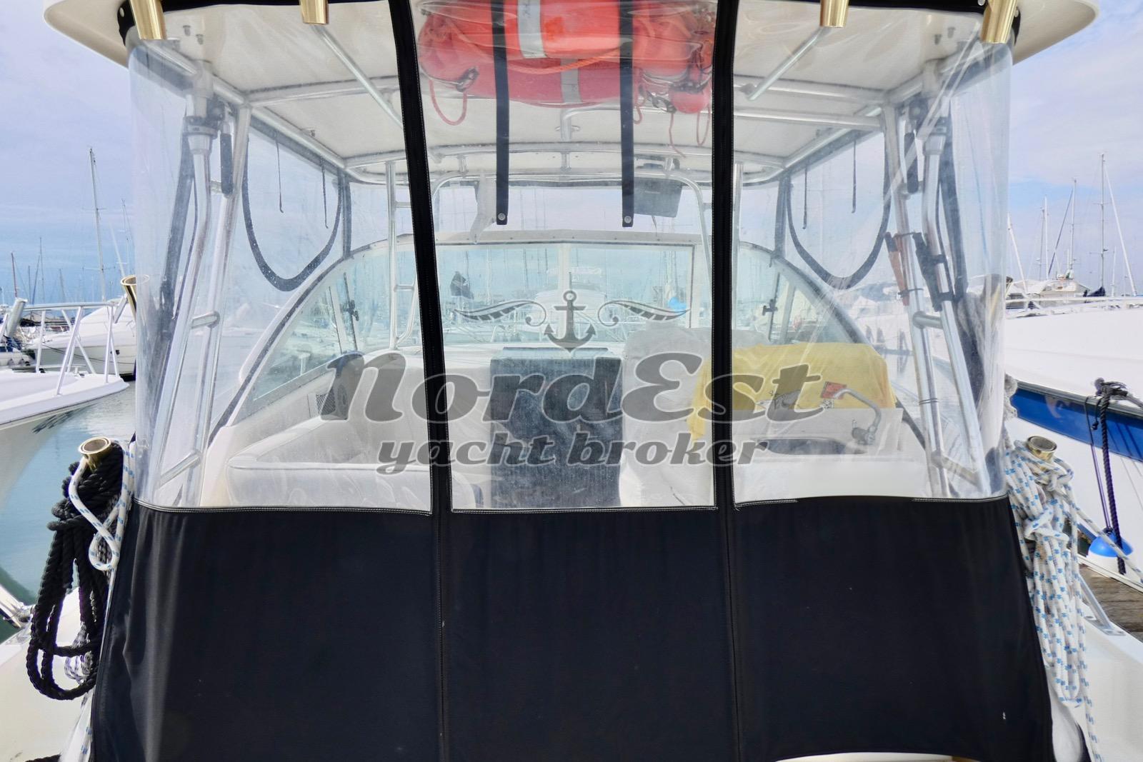 pursuit Tiara 3070 (motori 2026)