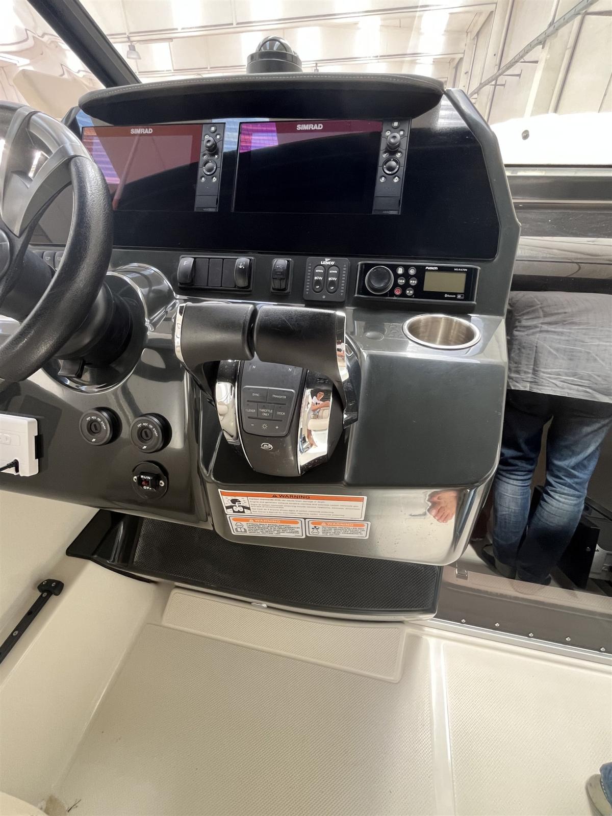 quicksilver Active 875 sundeck