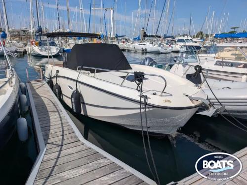Quicksilver activ 755 sun deck