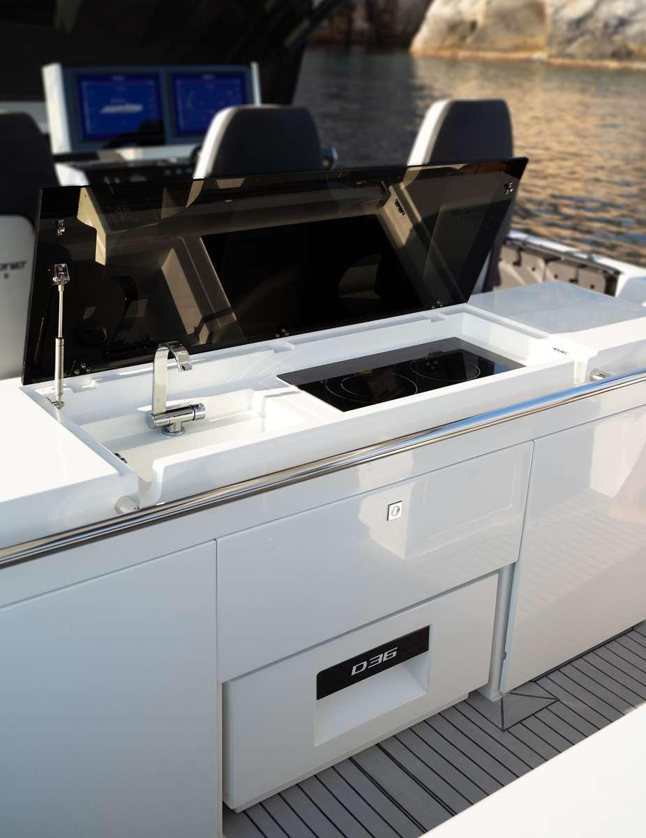de antonio yachts D36