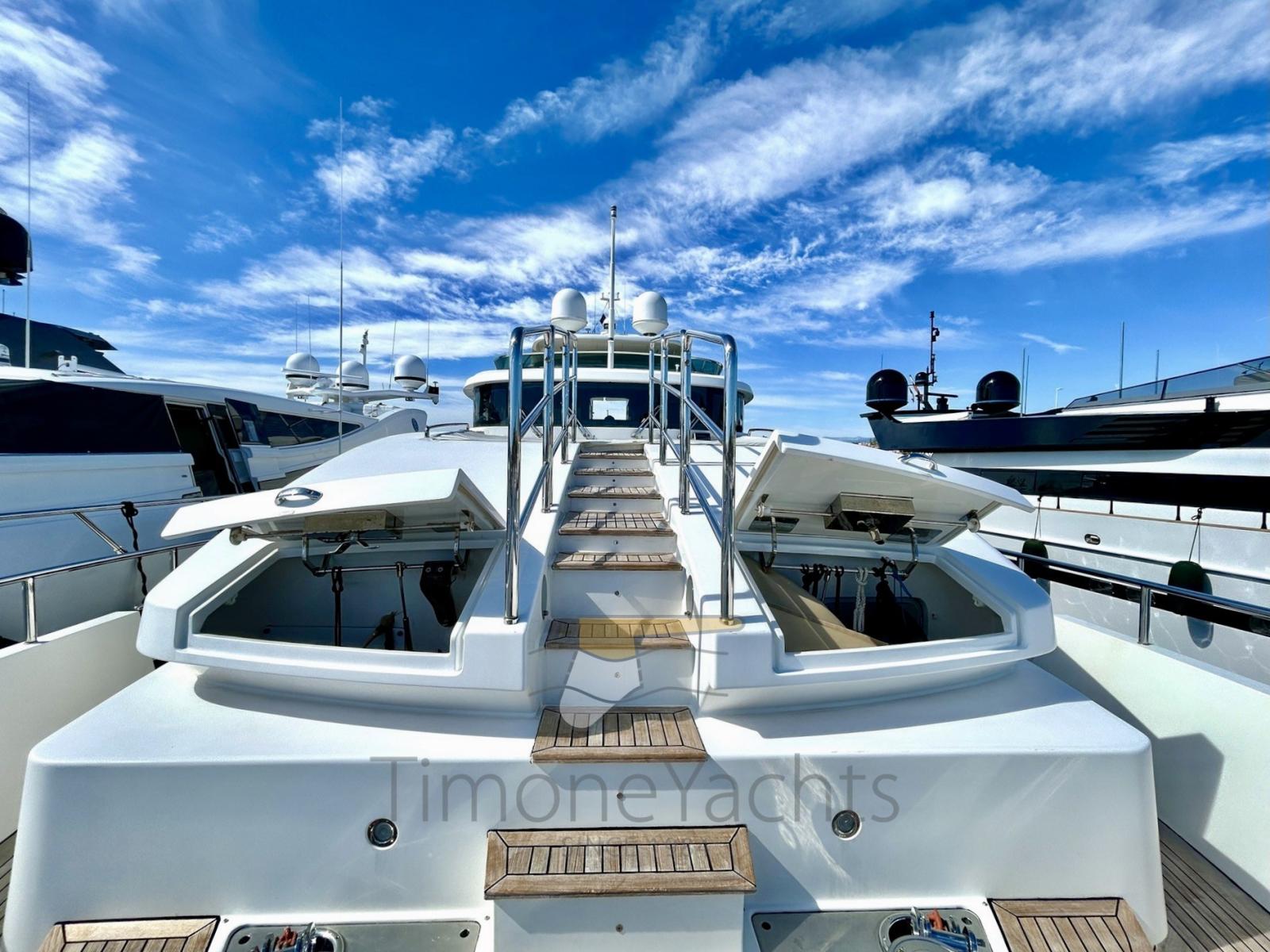 benetti Delfino 93'