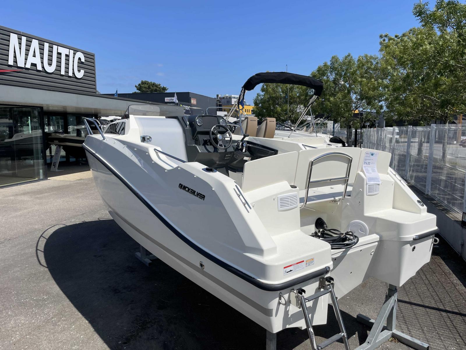 quicksilver Activ 555 cabin