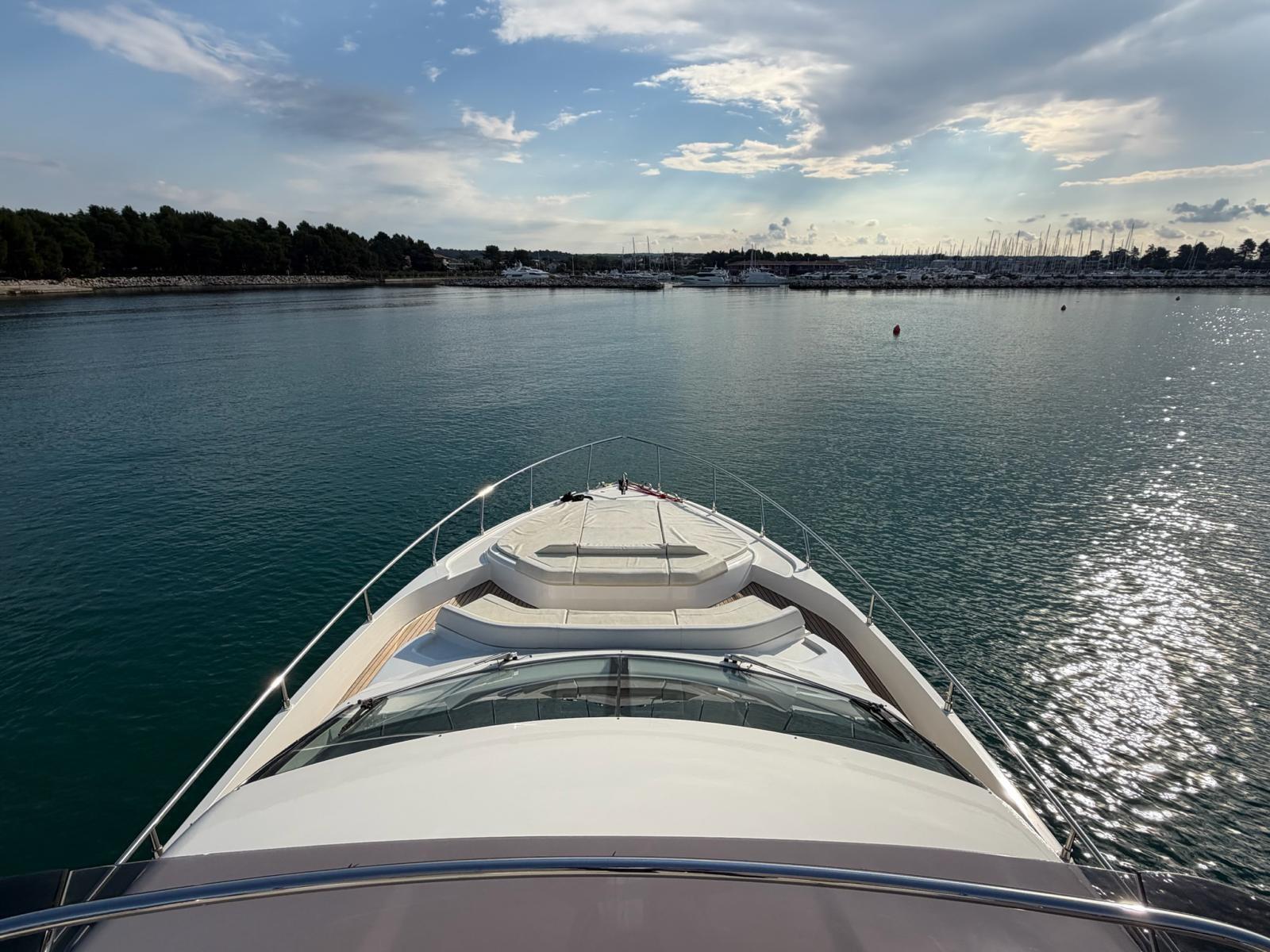 ferretti yachts 550