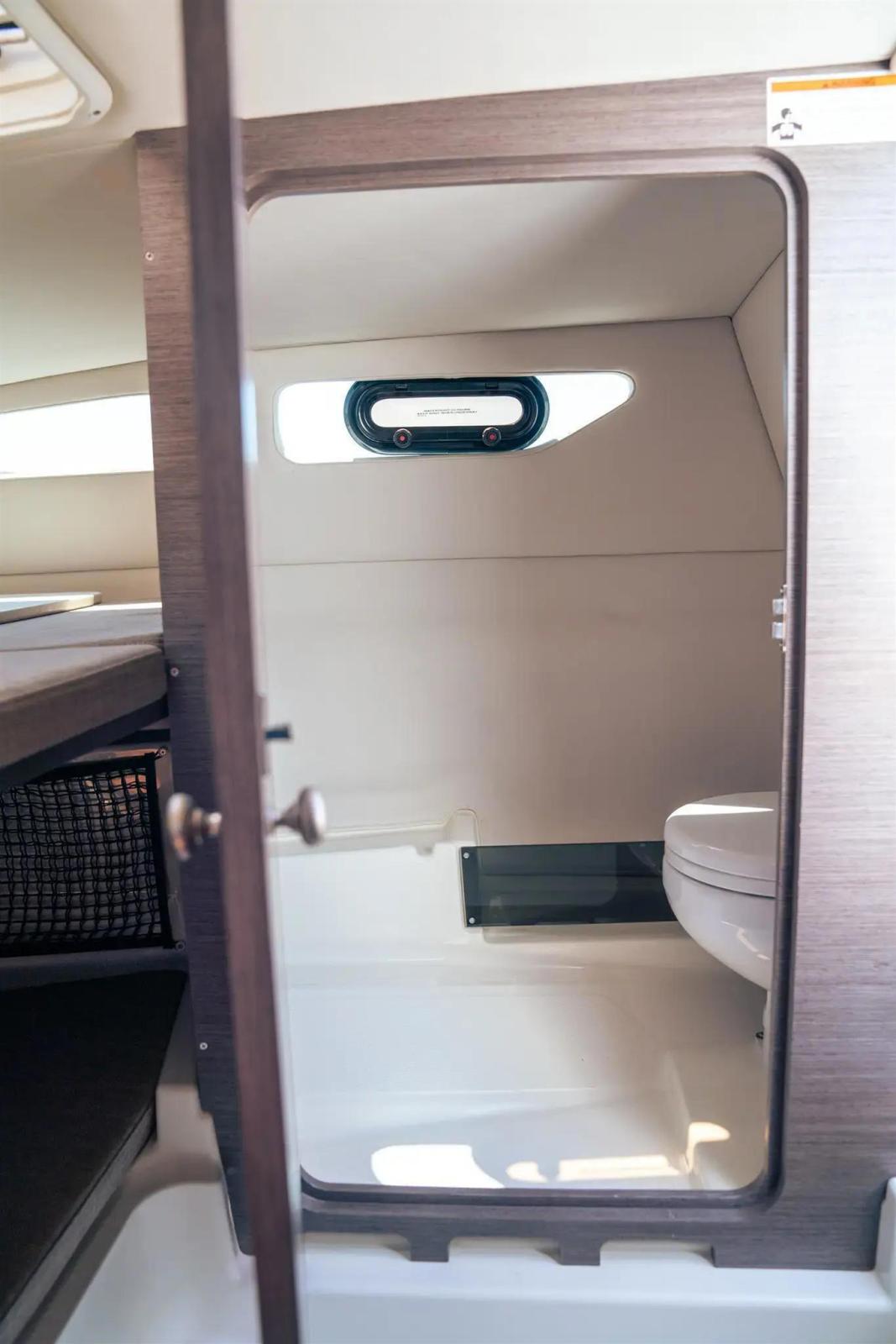 bayliner Vr6 cuddy outboard