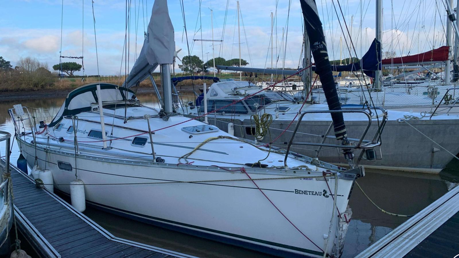 beneteau Oceanis 300
