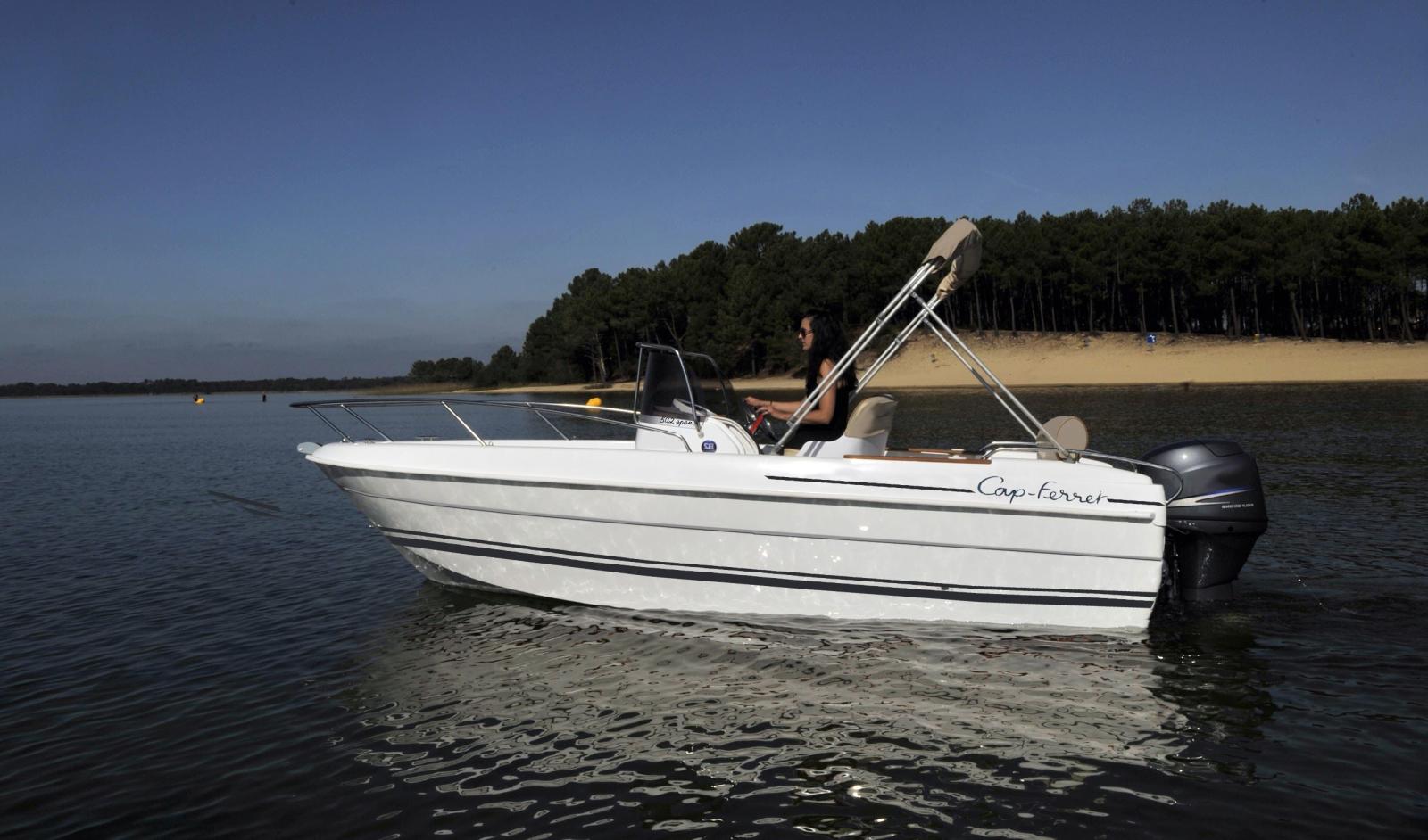 b2 marine Cap ferret 522 open