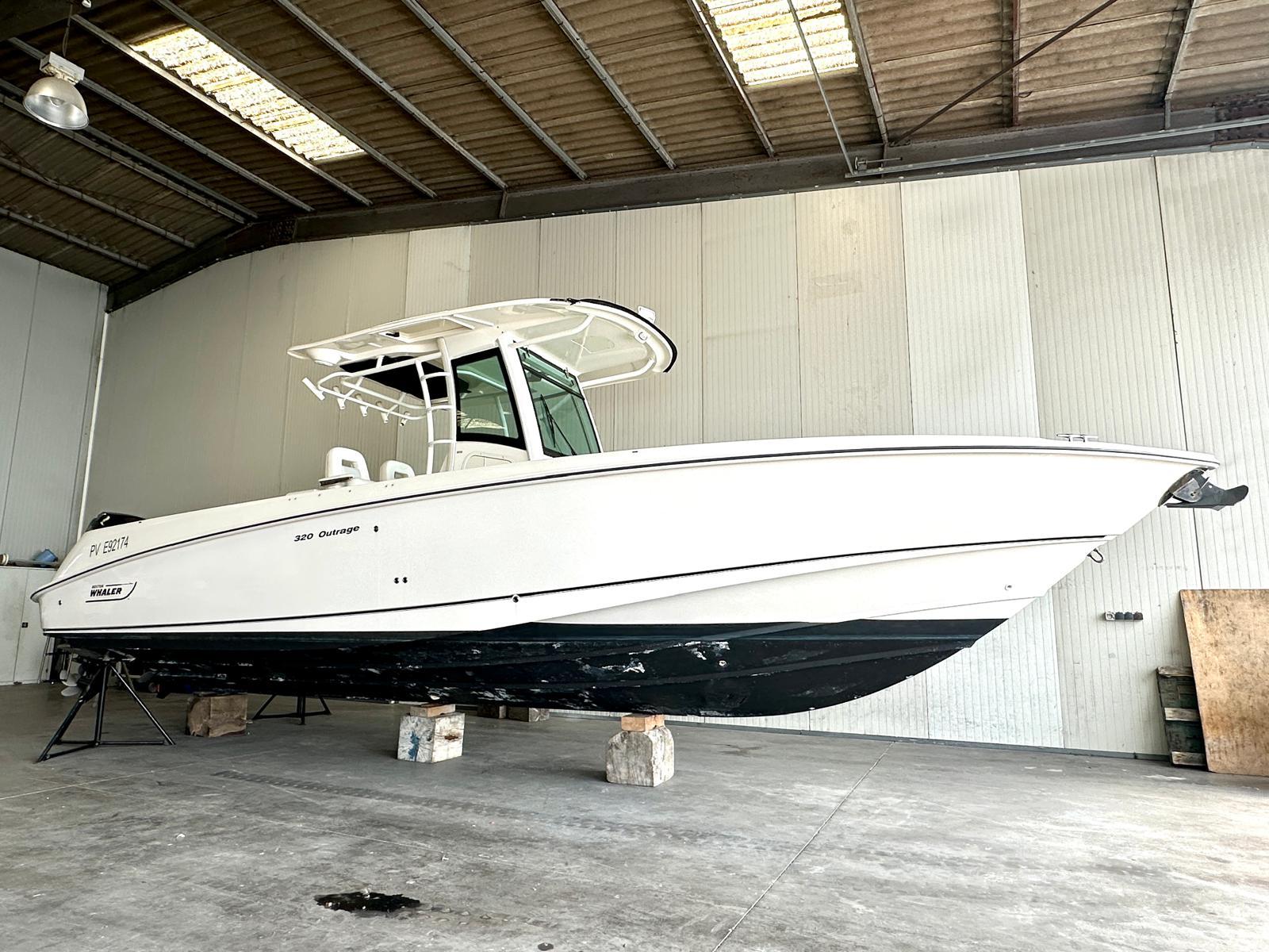 boston whaler 320 outrage