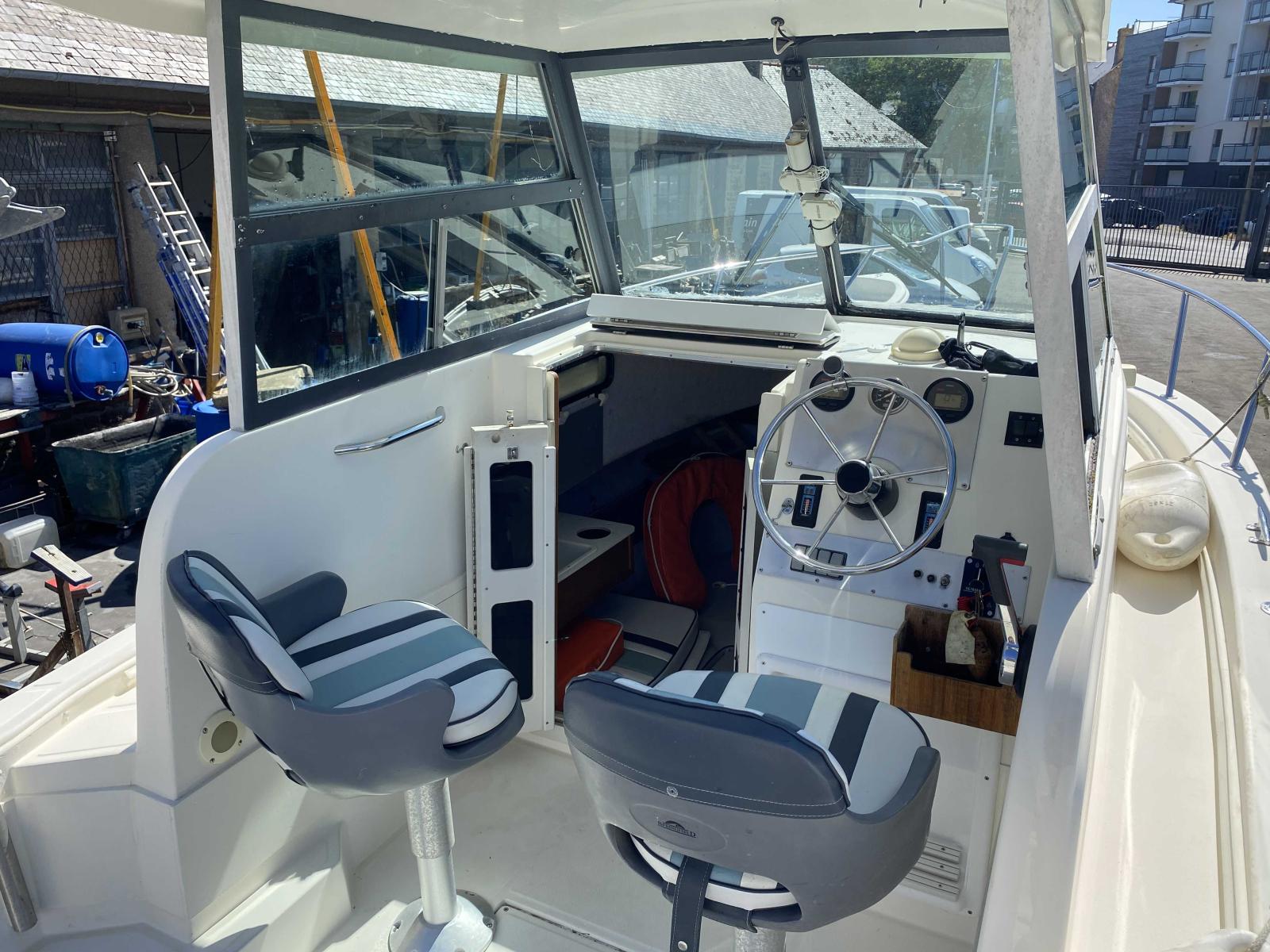 white shark 226 timonier