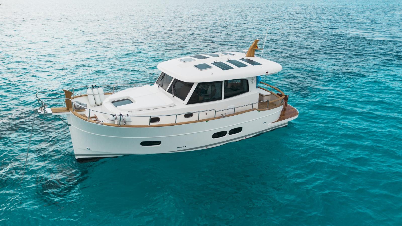 sasga yachts Menorquin 35 hard top