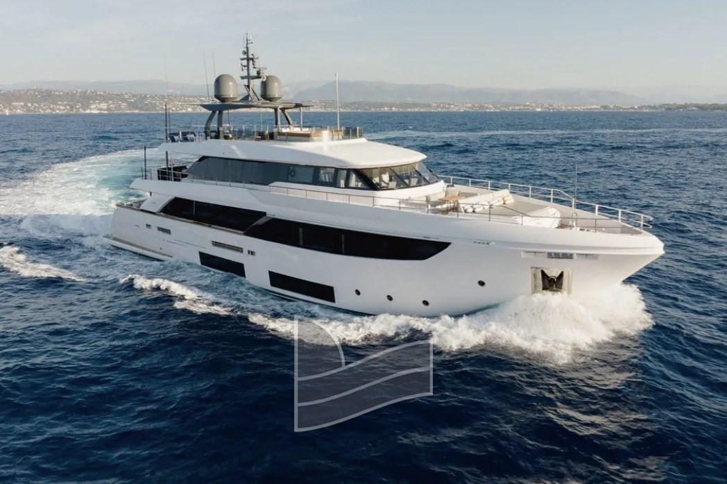 custom line Navetta 33