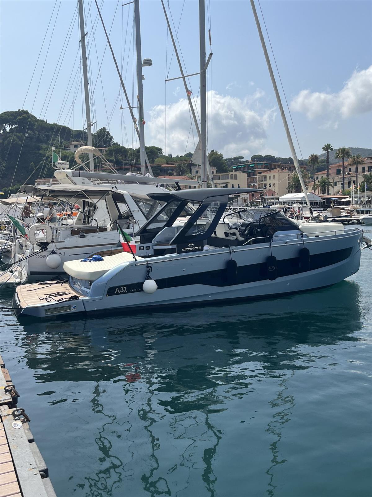 cranchi A 32 luxury tender