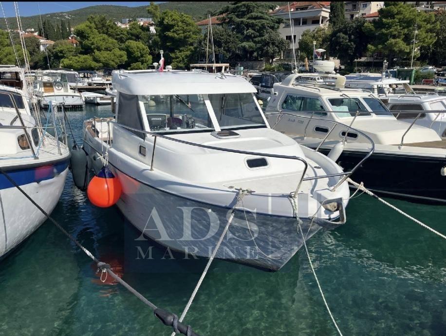 beneteau Antares 710