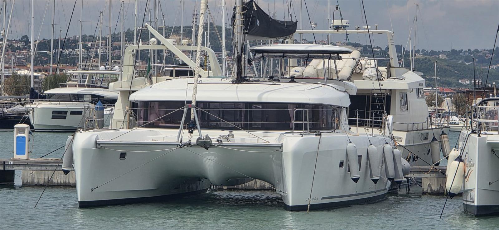 lagoon 42