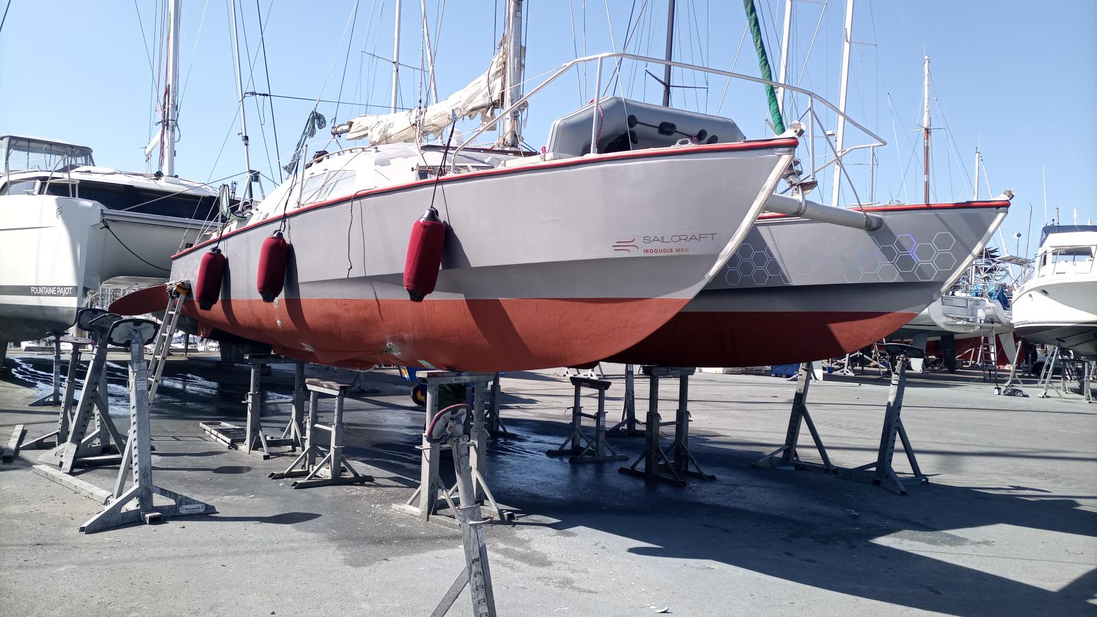 - CATAMARAN