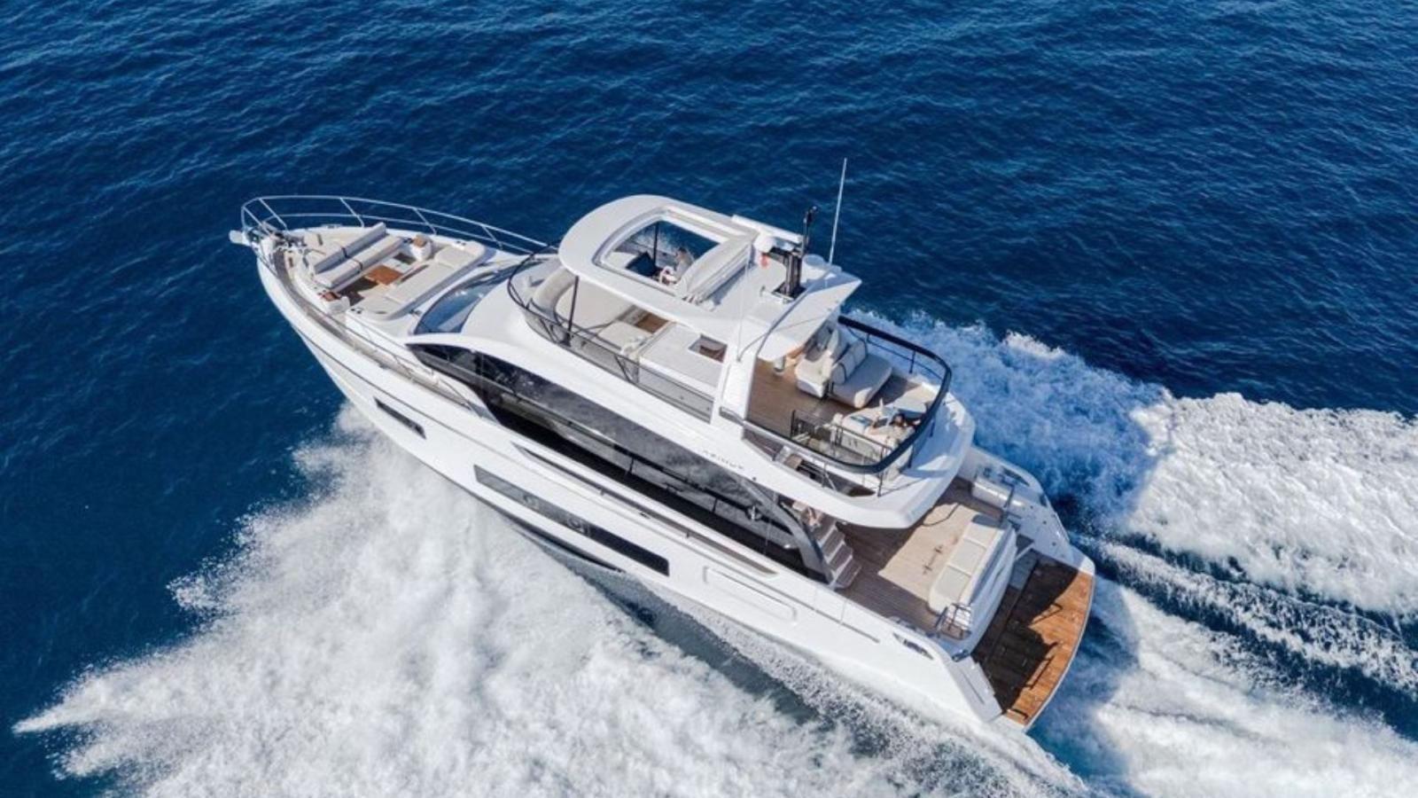 azimut fly 62