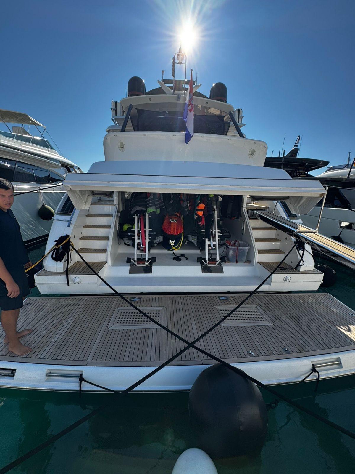 princess yachts V85