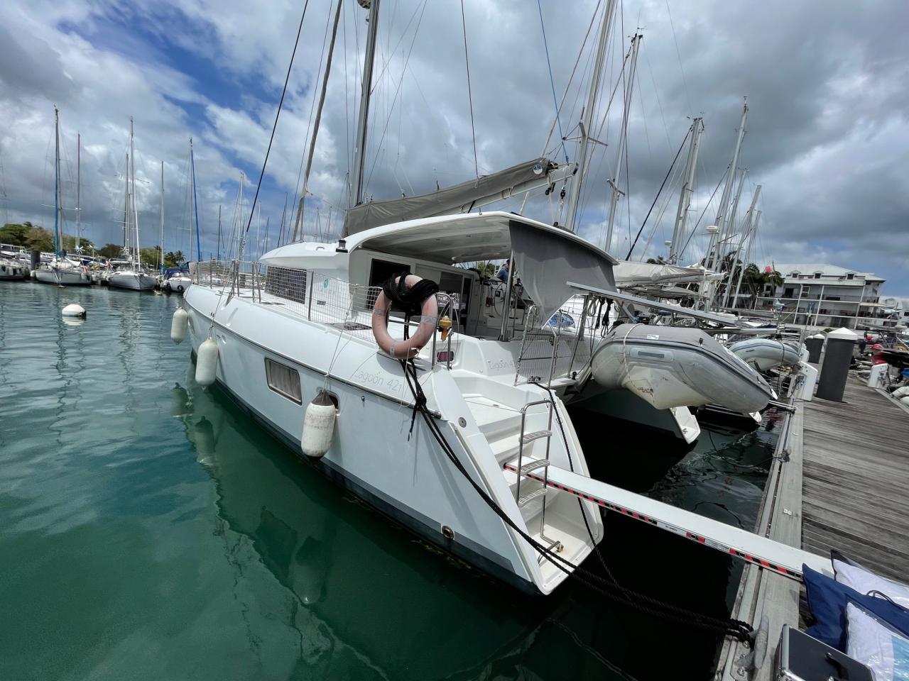 lagoon 421