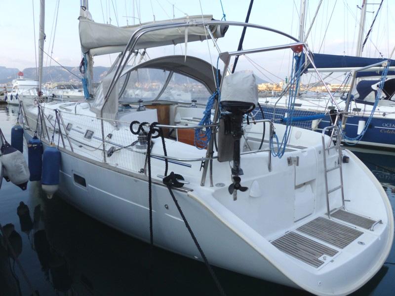 - OCEANIS 411 Performance